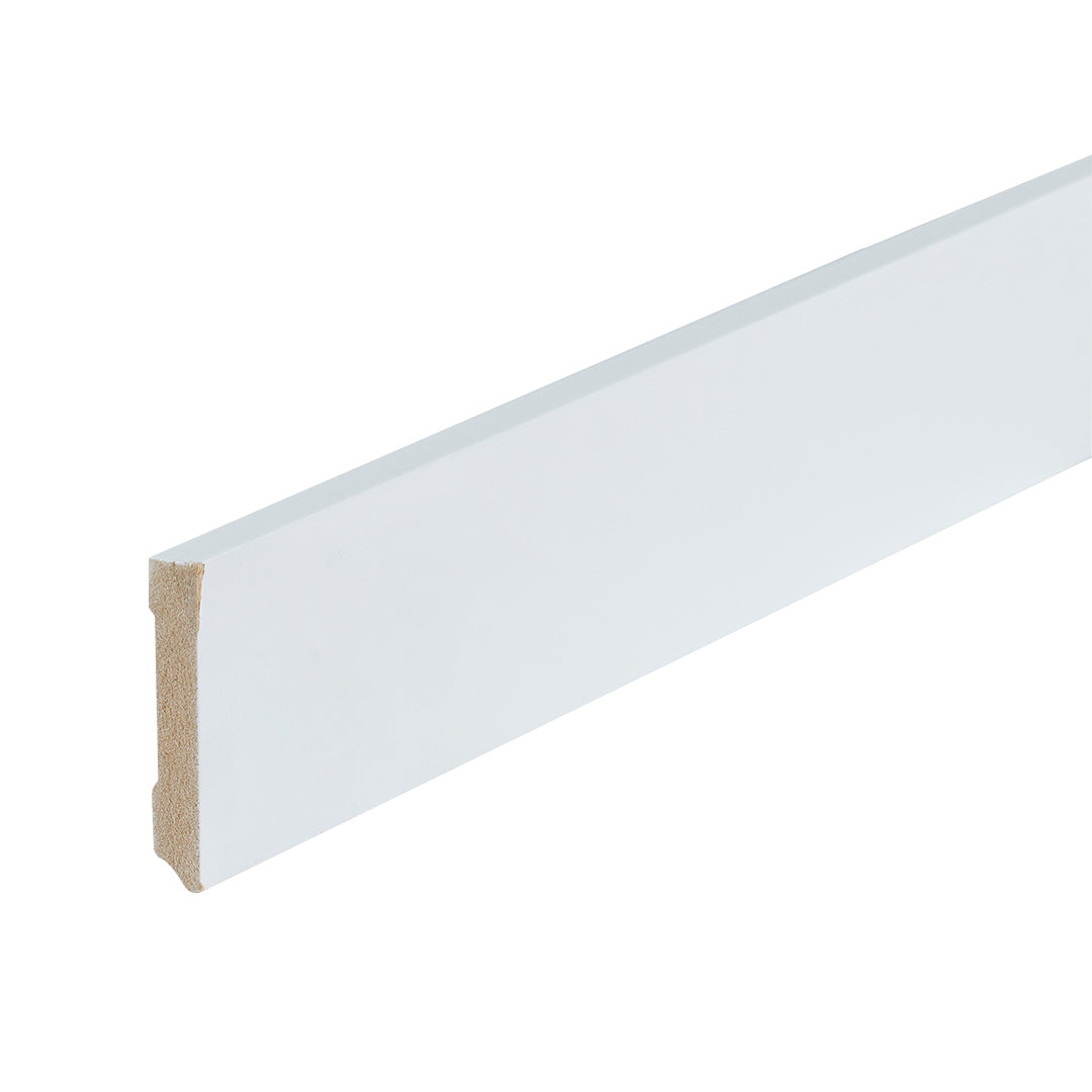 Gelakte plint Ral 9010 Zuiverwit. Hoog 70,90,12cm, lengte 2.40m